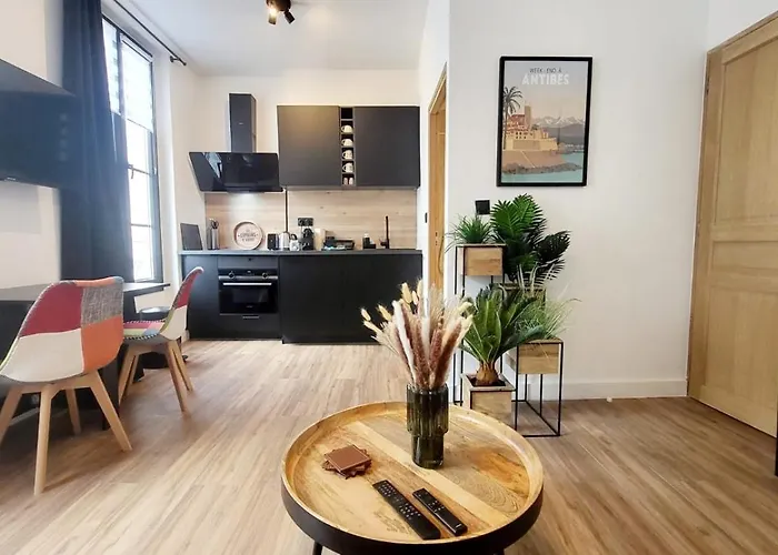 Le Nimentina - Dans Le Vieil * Antibes